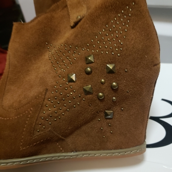 NAUGHTY MONKEY SUEDE HIDDEN HEEL WEDGE WESTERN STYLE ANKLE BOOT/SZ.8/SNWOT - Picture 8 of 12